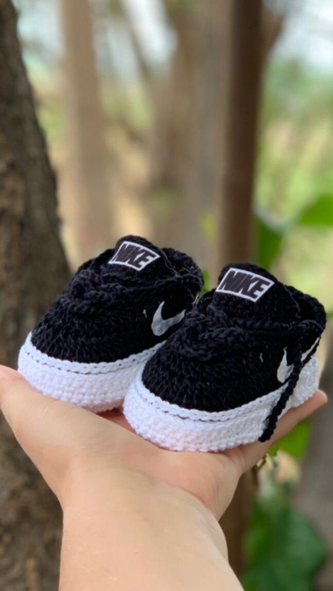 Sapatinho Baby Nike - Black & White | Delicadeza e Estilo para os Primeiros Passinhos