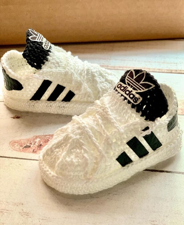 Sapatinho Baby Adidas Style em Crochê | Conforto e Estilo para os Pequenos