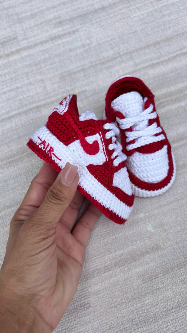 Tênis Baby Air Force Vermelho em Crochê | Mini Sneaker Cheio de Estilo