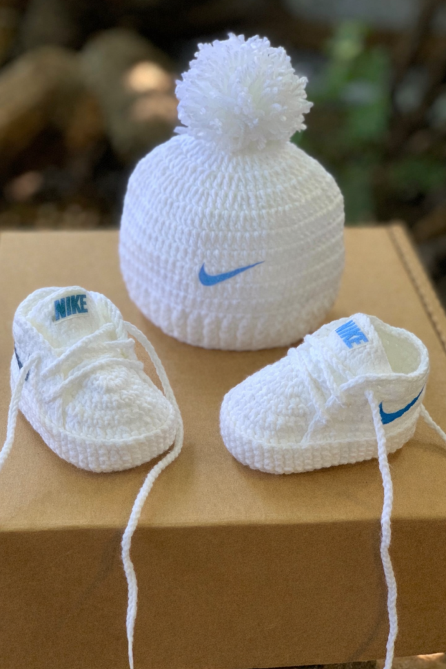Combo Mini Atleta em Crochê | Tênis Style + Touquinha para Bebês