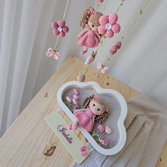 Combo Encanto da Chegada | Porta Maternidade Personalizado + Móbile de Berço