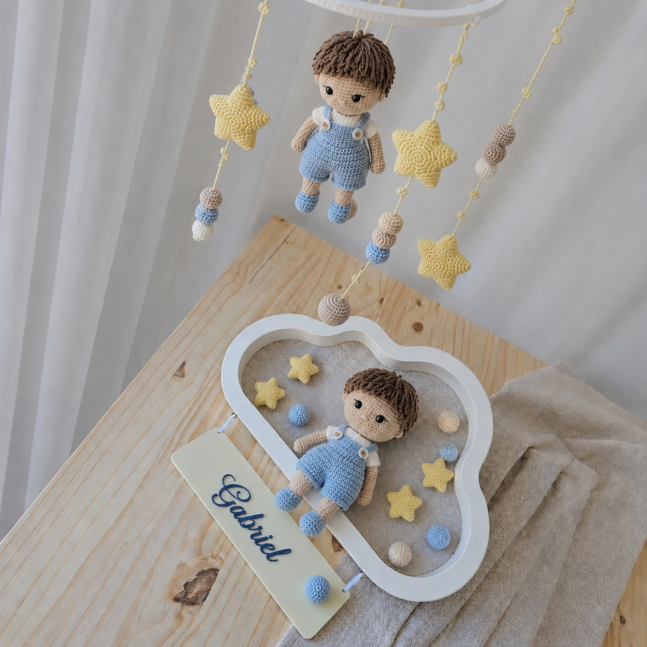 Combo Encanto da Chegada | Porta Maternidade Personalizado + Móbile de Berço