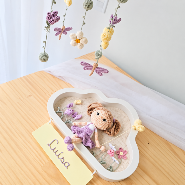 Combo Jardim da Chegada | Porta Maternidade Personalizado + Móbile de Berço com Florzinhas