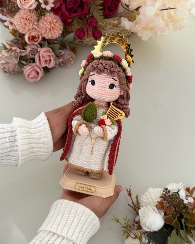 Santa Cecília em Crochê | Fé, Música e Delicadeza Feita à Mão